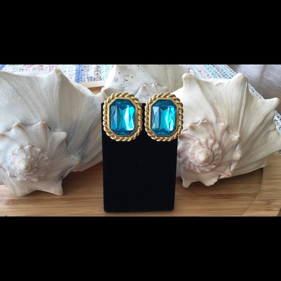 Vintage Jewelry - Vintage Gold Turquoise Crystal Clip On Earrings